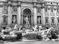фонтан-trevi-черно-белый-120067684
