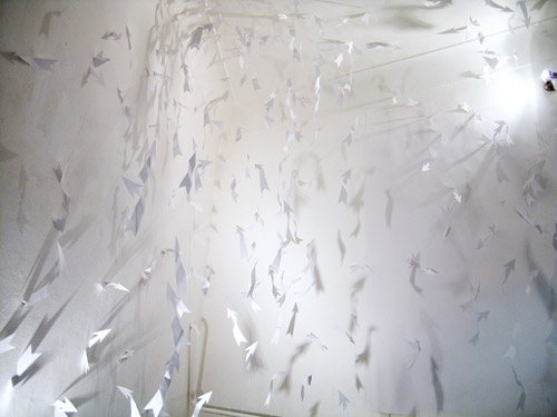 Стас Шурипа «Наши перспективы» (из ненаписанного). Инсталляция. Бумага, звук, свет.