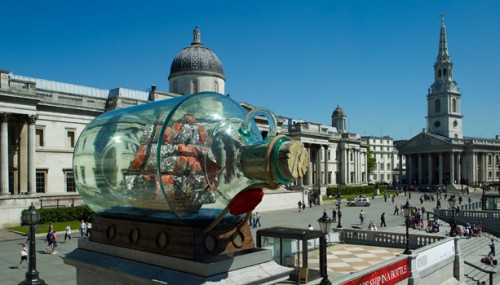 Скульптура британского художника Инки Шоннибаре в рамках акции 4-й пустующий пъедестал на Трафальгарской площади