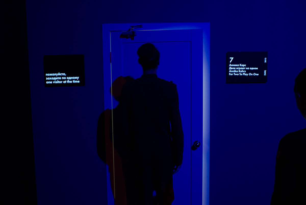 Образ двери стал центральной метафорой выставки.