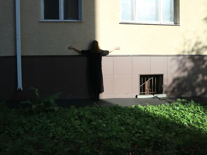 обнять бы город и успокоить_видеоарт_скриншот (1)