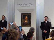 "Salvator Mundi," an ethereal portrait of Jesus Christ which dates to about 1500, the last privately owned Leonardo da Vinci painting, is on display for the media at Christie's auction in New York, NY, U.S., October 10, 2017.   Courtesy Christies New York/Handout via REUTERS  ATTENTION EDITORS -   THIS IMAGE HAS BEEN SUPPLIED BY A THIRD PARTY.  FOR EDITORIAL USE ONLY. NO RESALES. NO ARCHIVES - RC1E5EFF6A30